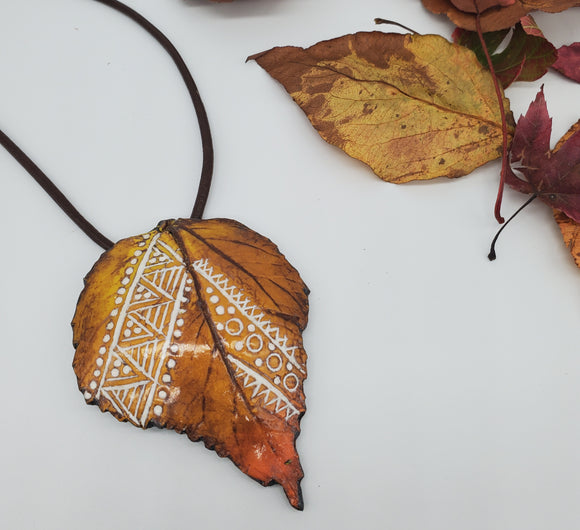 Realistic Inlaid Leaf Necklace